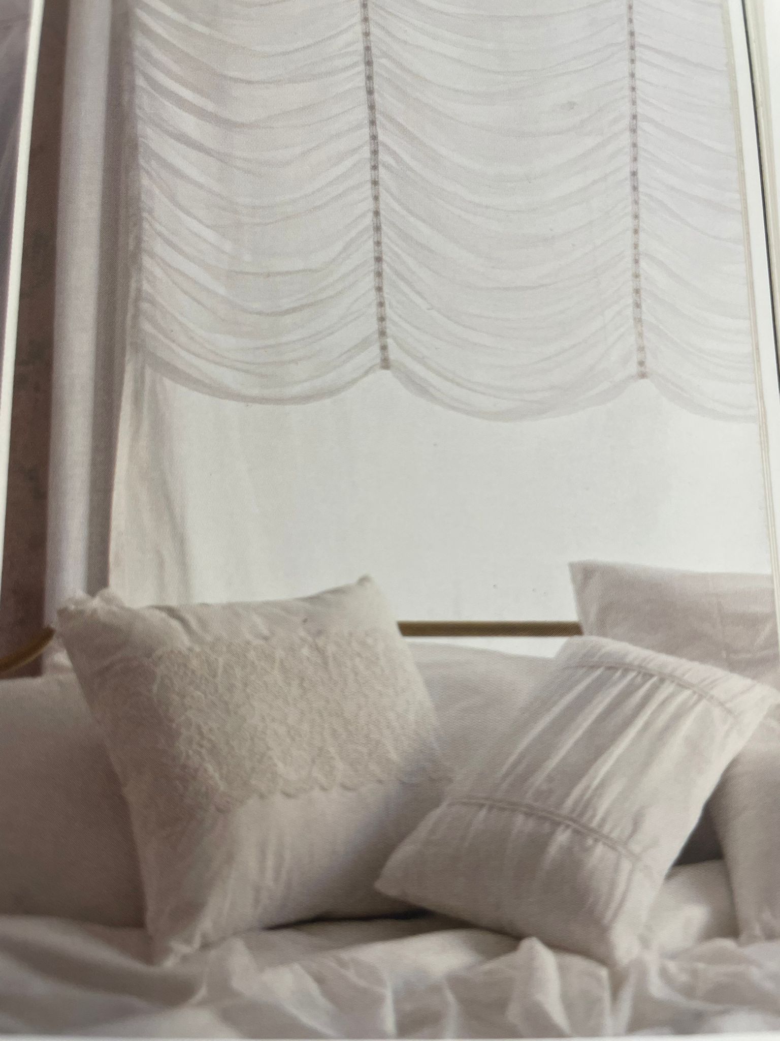 Cuscino arredo con pizzo e drappeggio - 45x45 cm - Linea Marie Claire - L'Atelier17